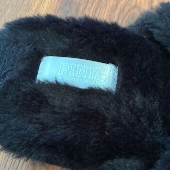 New PINK Victoria black faux fur slippers - Picture 4 of 5